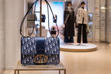 dior avenue montaigne 2019|Dior 30 montaigne bag price.